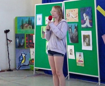 Weronika śpiewa - powiększ