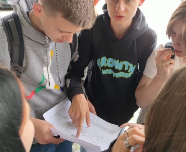 Uczniowie w Jarnołtówku - powiększ