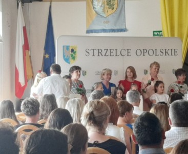 Wyróżnieni uczniowie w ratuszu - powiększ