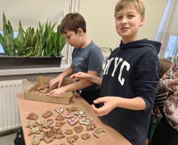 Pieczenie pierników w klasie 6a  - powiększ