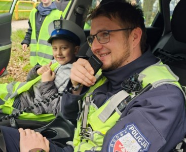 Pomagamy policji  - powiększ