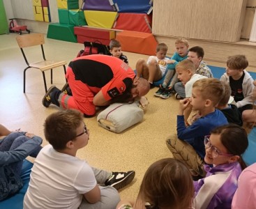 Spotkanie z ratownikiem medycznym - powiększ